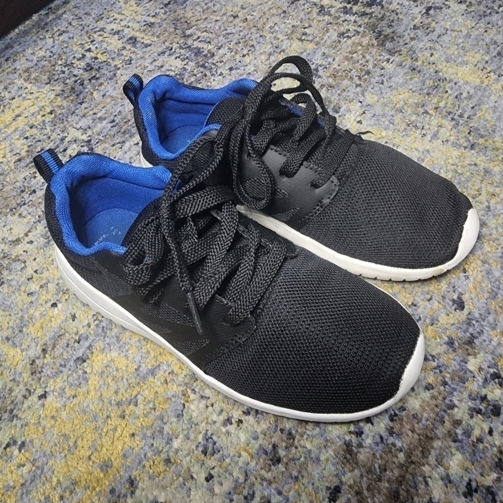 Unisex Black & Blue Sneakers Size 4 Casual Athletic Everyday Shoes